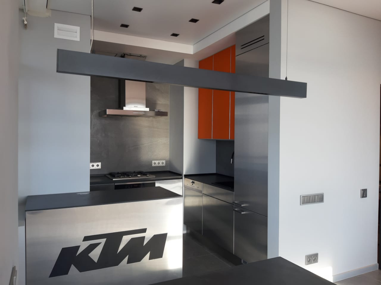 Стилизованный проект в стиле KTM (нержавеющая сталь, керамика, стекло)