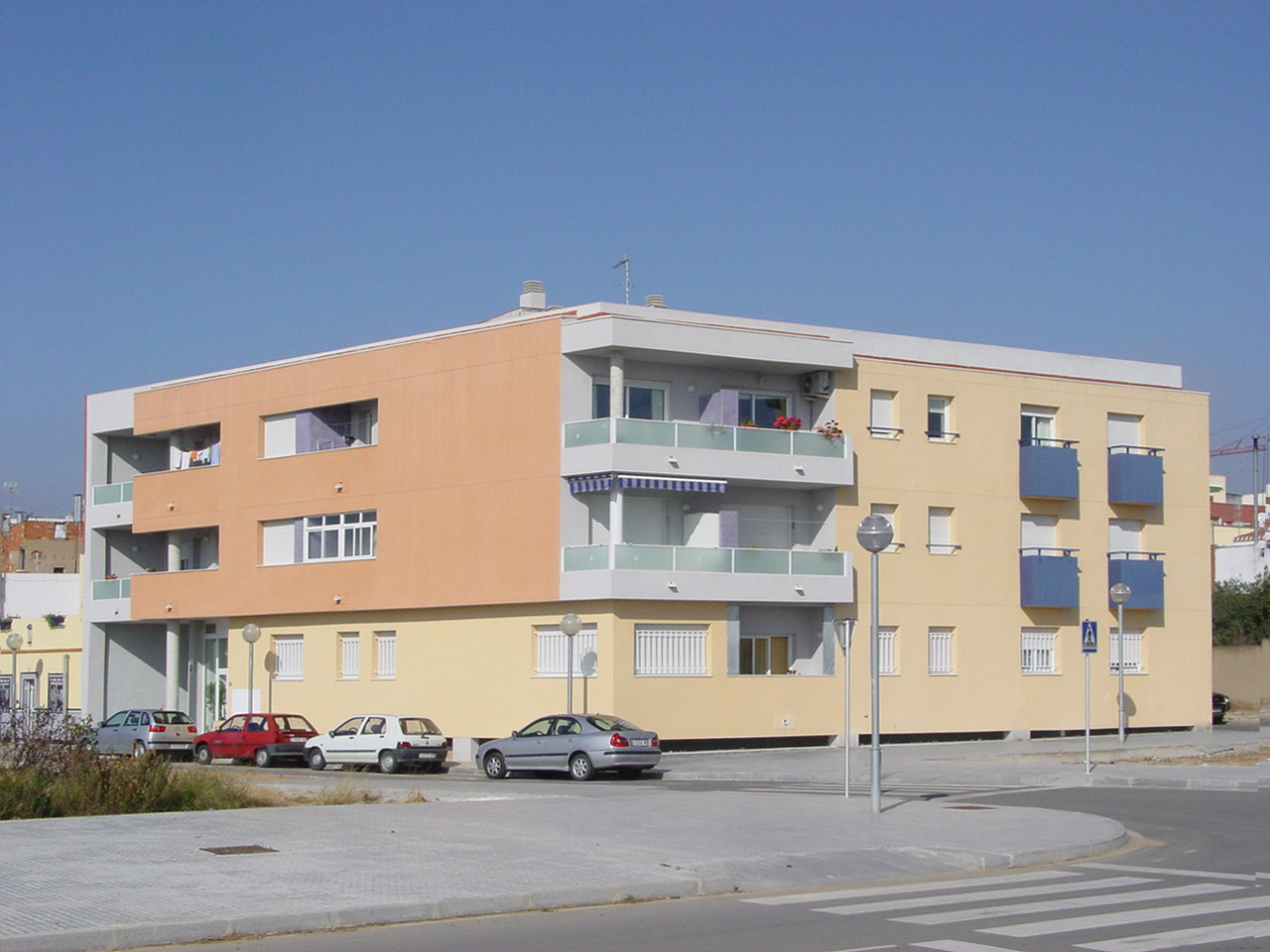 Edificio plurifamiliar en Vilaseca para 14 vecinos