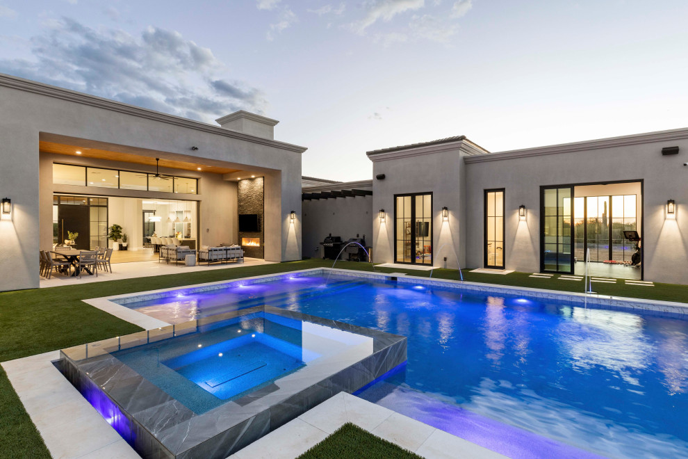 Inspiration for a transitional pool remodel in Phoenix