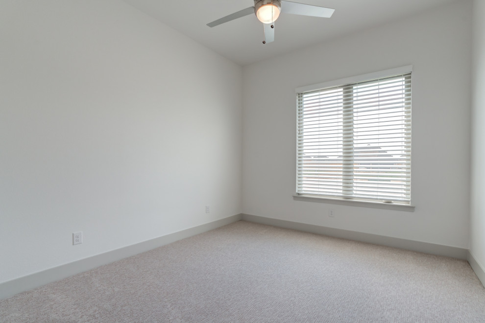 Example of a transitional home design design in Austin