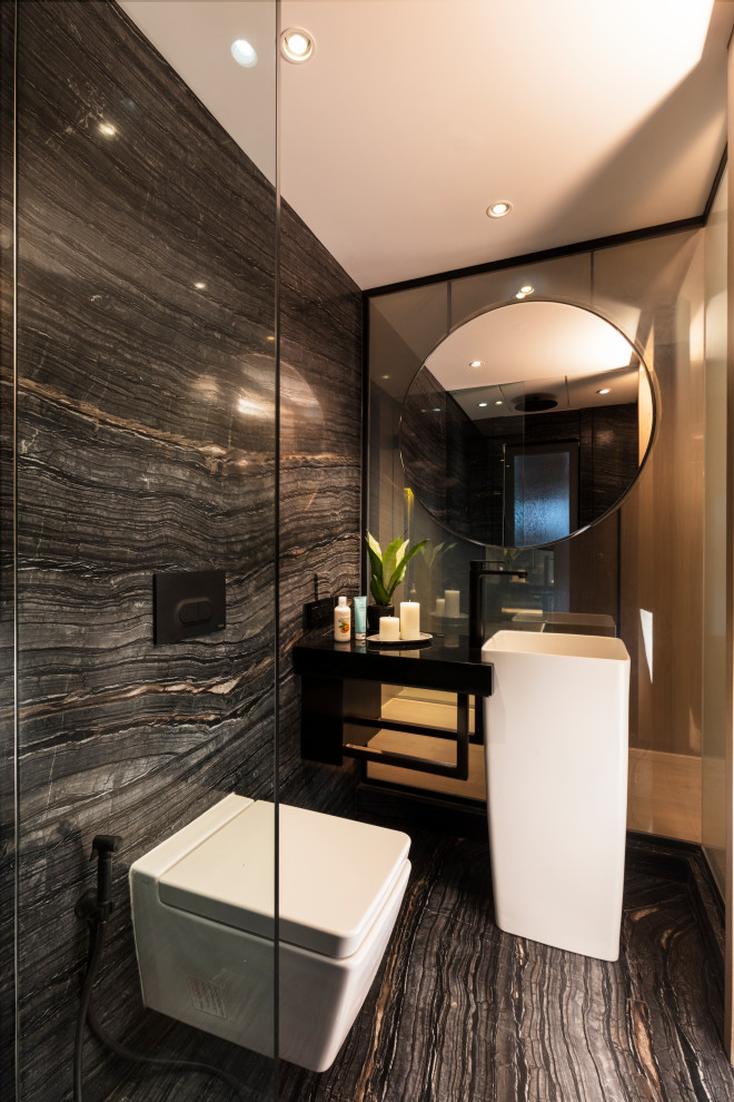 This is an example of a contemporary bathroom in Mumbai.