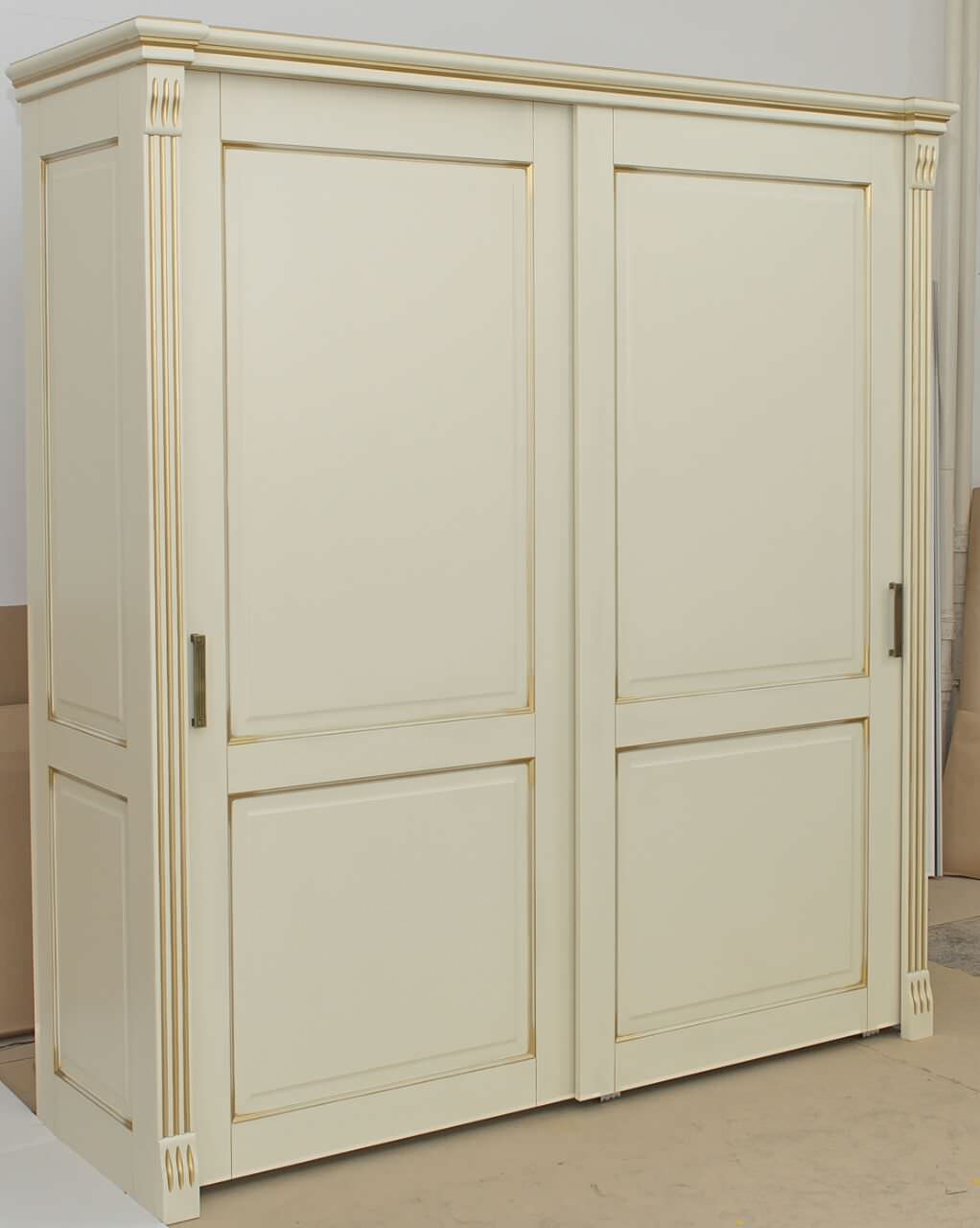 Шкаф-купе из массива бука