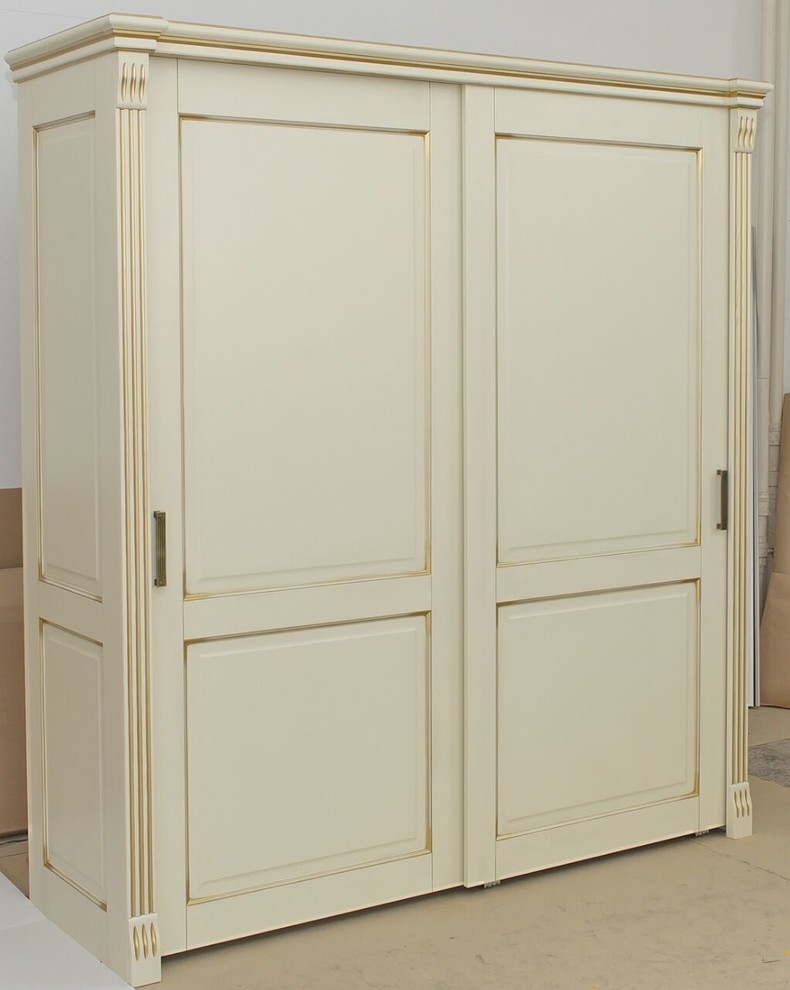 Шкаф-купе из массива бука