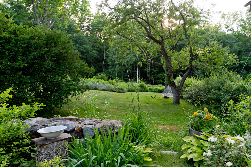 Design ideas for a traditional partial sun backyard landscaping in New York.
