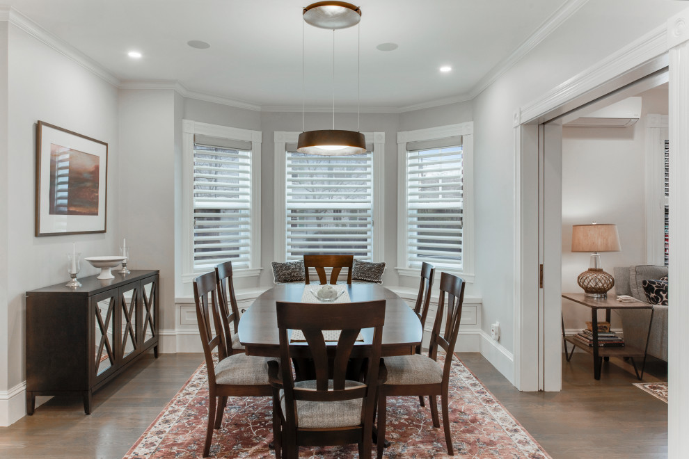 Design ideas for a mid-sized traditional dining room in Boston.