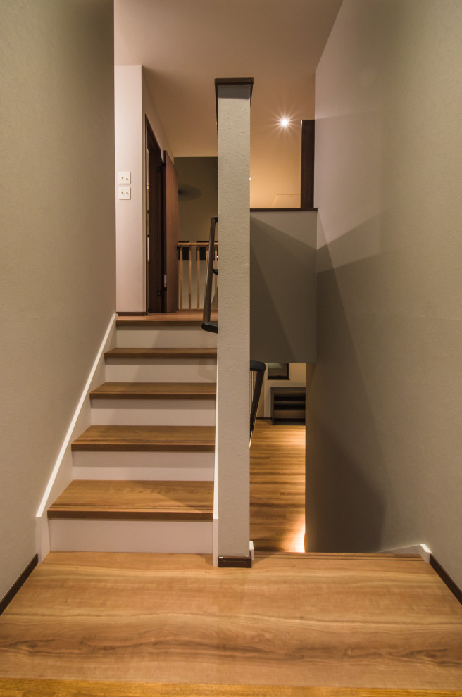 Foto de escalera de estilo zen de tamaño medio