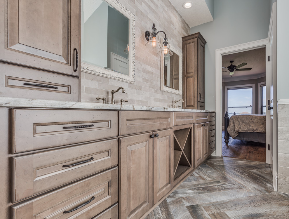 Country master bathroom in Jacksonville with raised-panel cabinets, medium wood cabinets, a claw-foot tub, an alcove shower, multi-coloured tile, porcelain tile, grey walls, porcelain floors, an undermount sink and marble benchtops.