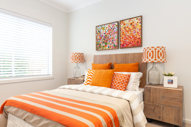 Display homes contemporaneo-camera-da-letto