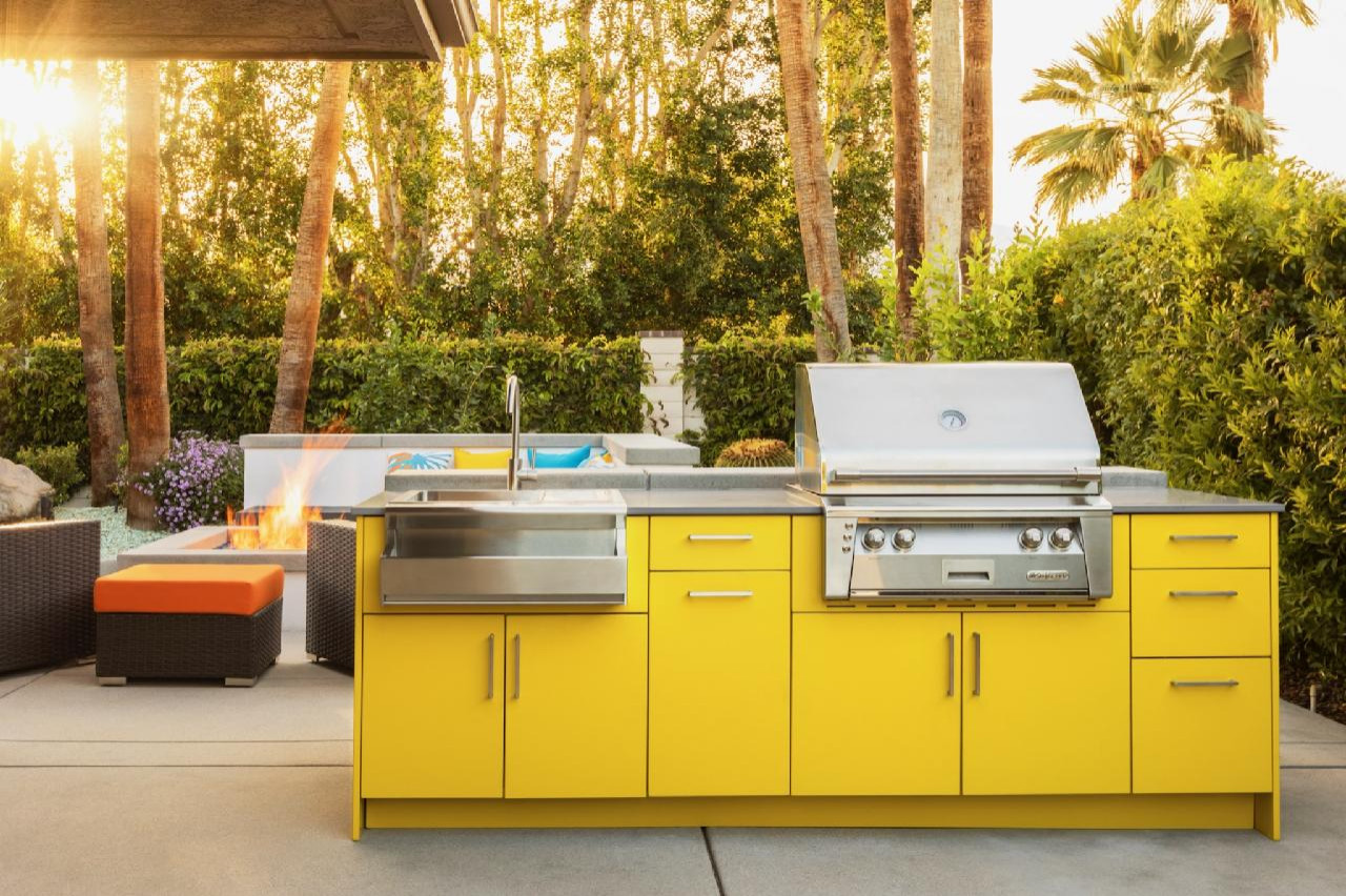 Outdoor Kitchens & Patios