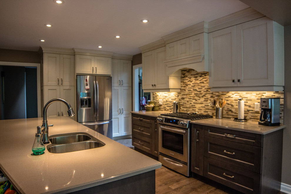 Transitional kitchen photo in Toronto