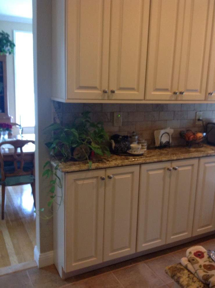 Kitchen paint color to go with bisque