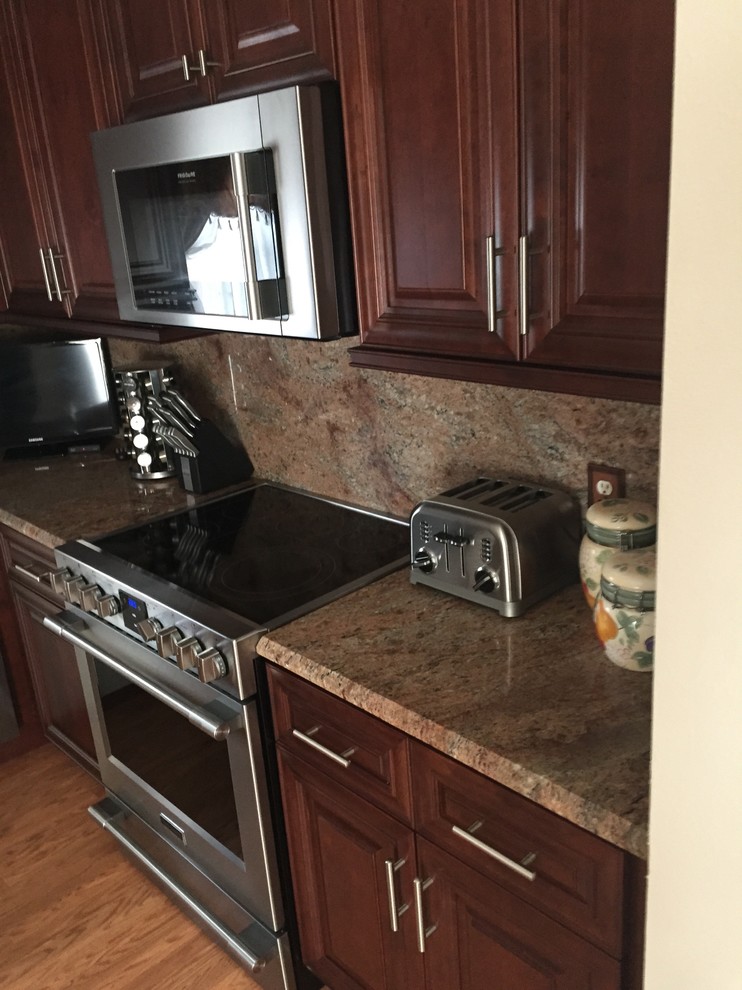 Inspiration for a transitional kitchen remodel in Orlando