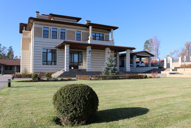 Усадьба с комплексом построек