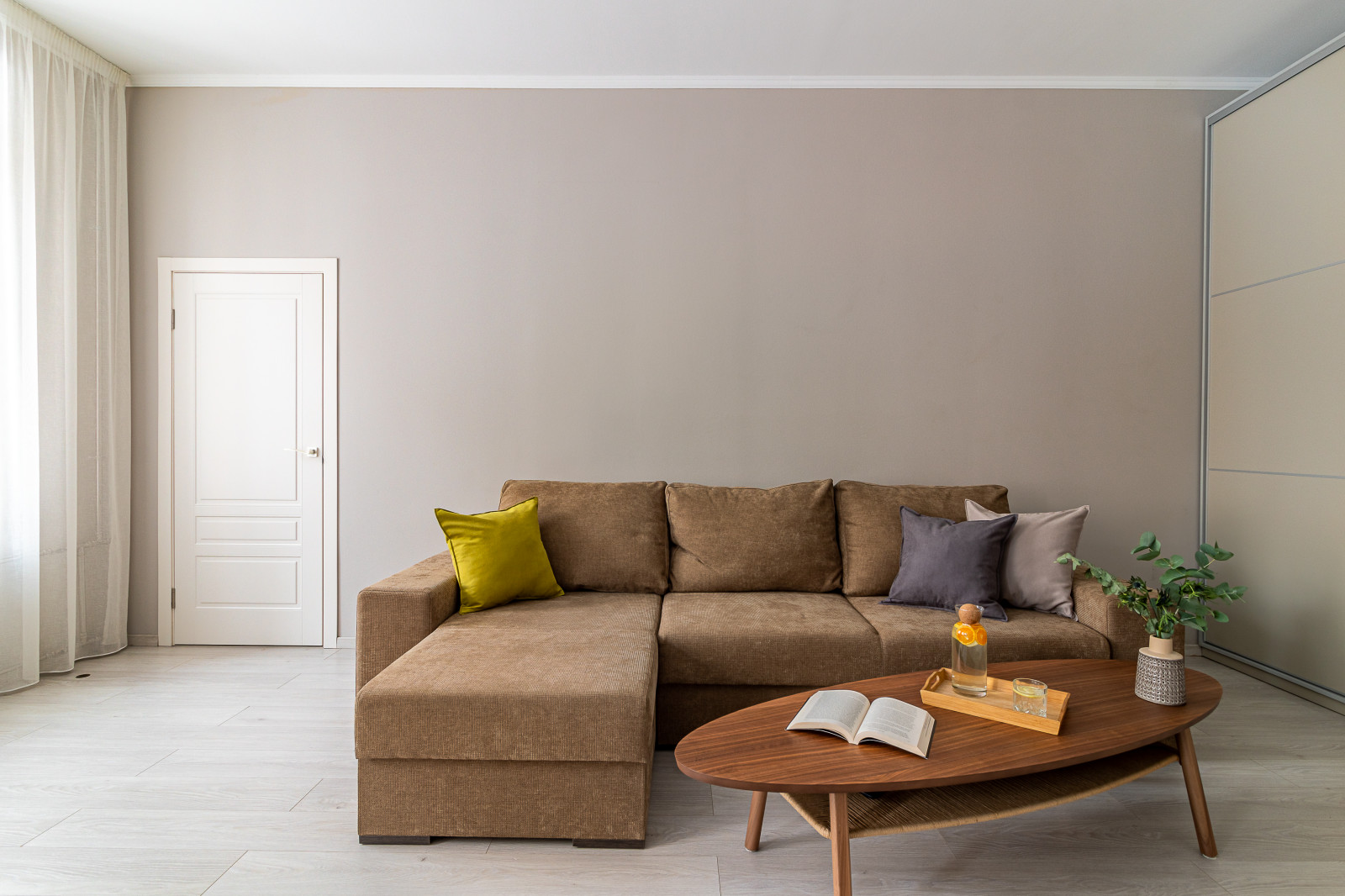 Съемка квартиры в историческом центре Санкт-Петербурга для сдачи в аренду.