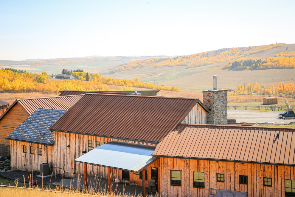 Inspiration for a rustic home design remodel in Calgary