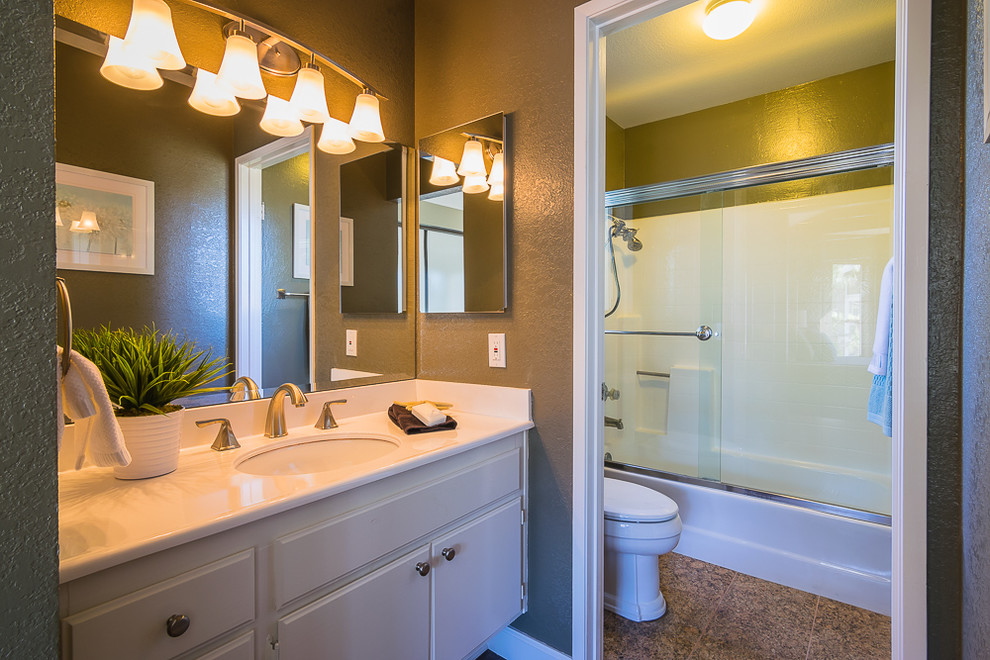 Design ideas for a mid-sized eclectic master bathroom in Orange County with beige walls and cork floors.