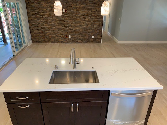 Kitchen - transitional kitchen idea in Miami