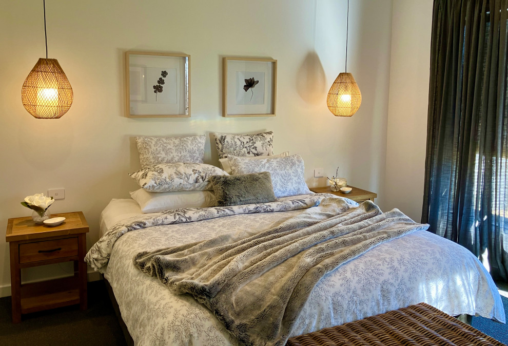 This is an example of an eclectic bedroom in Newcastle - Maitland.