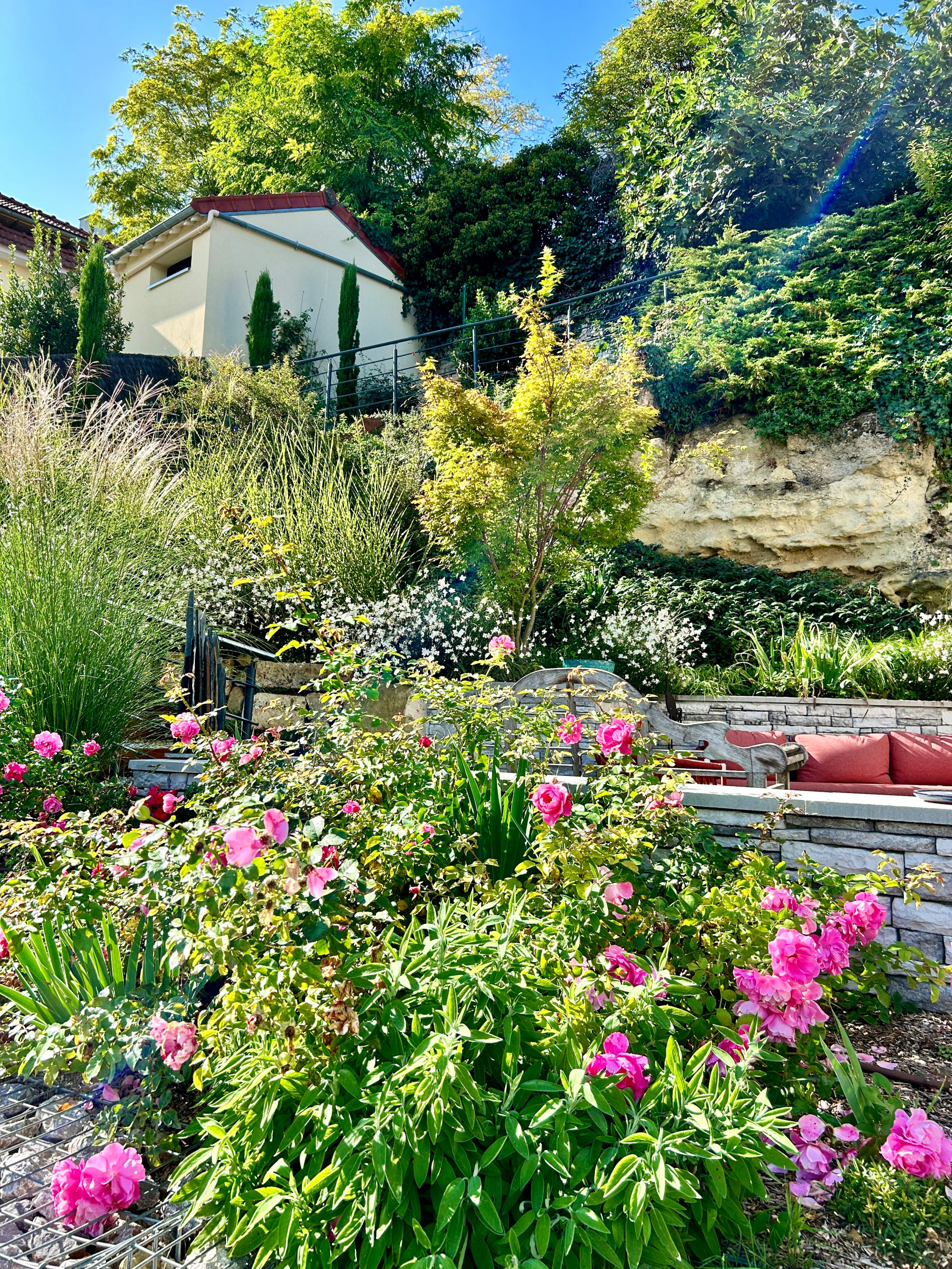 Jardin sur les falaises rocheuses
