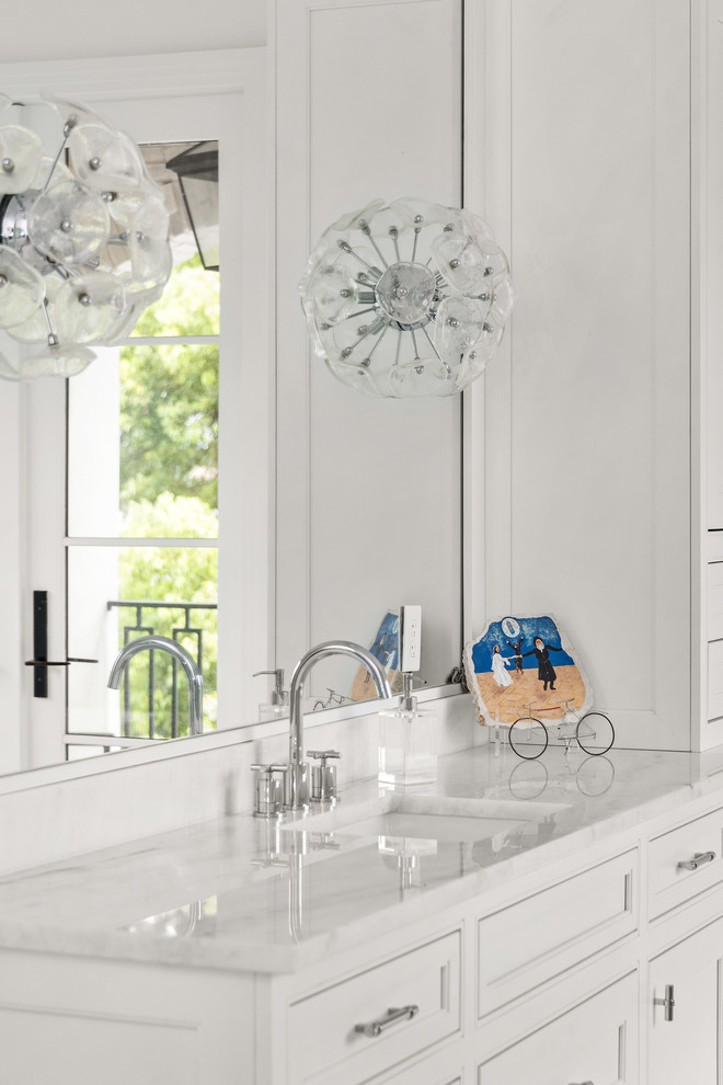 Transitional home design photo in Orlando
