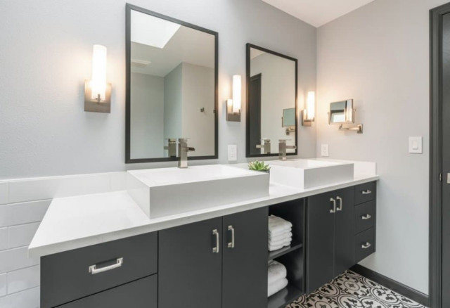 Modern Master Bathroom Remodel minimalistisch-badezimmer