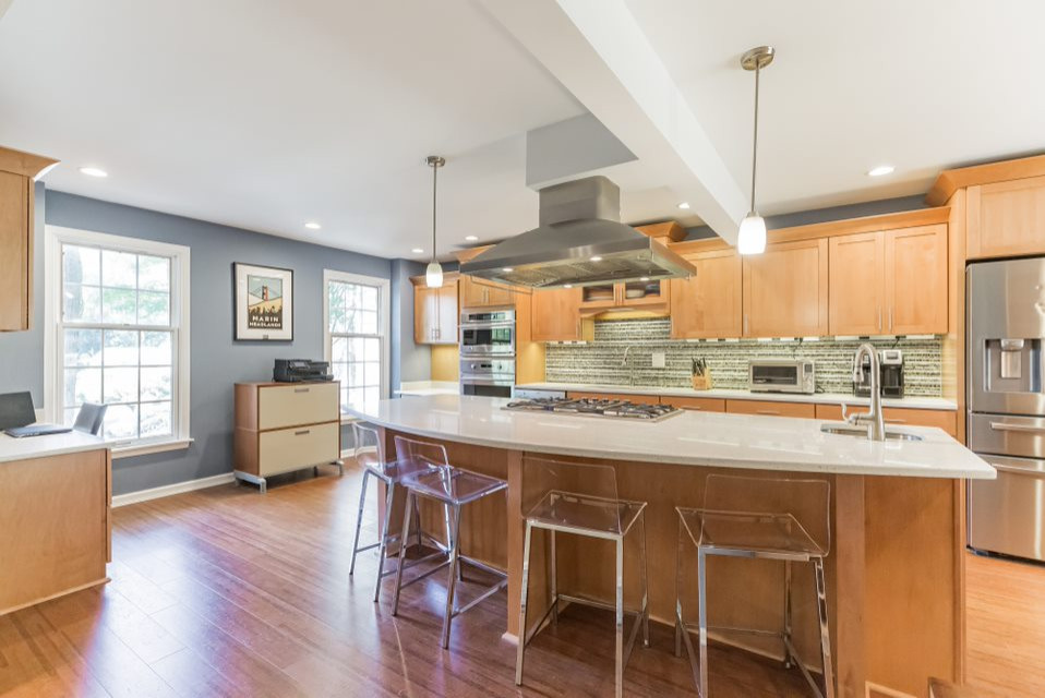 Transitional kitchen photo in Philadelphia