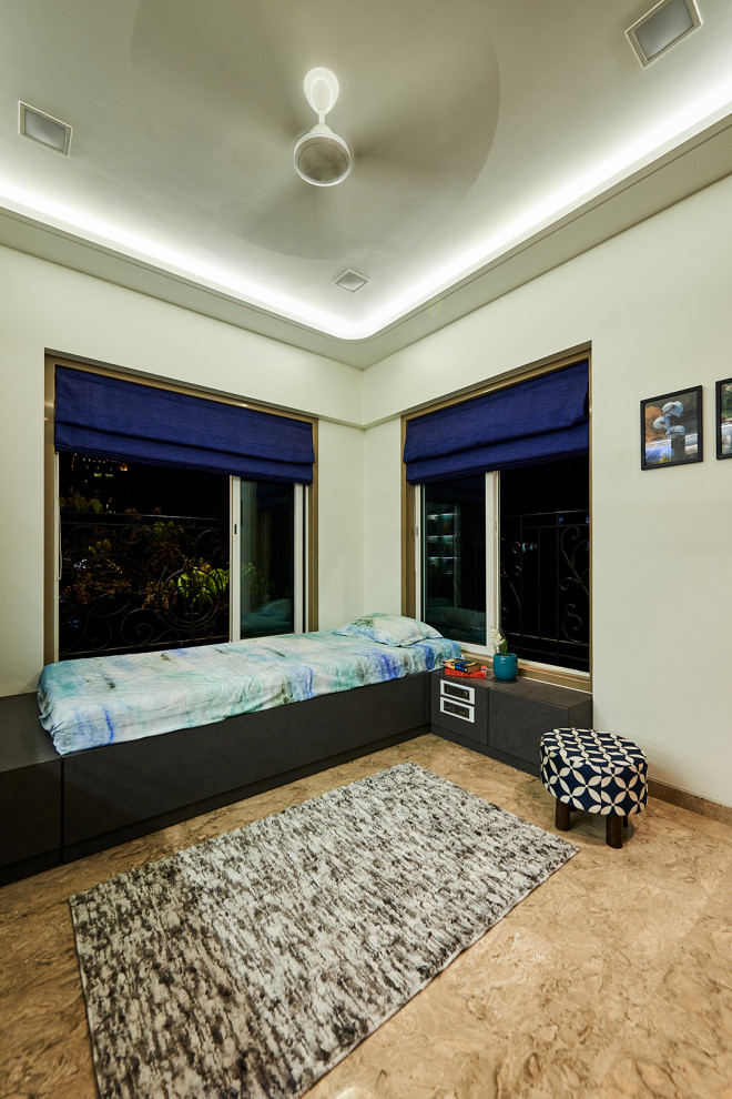 This is an example of a contemporary living room in Mumbai.