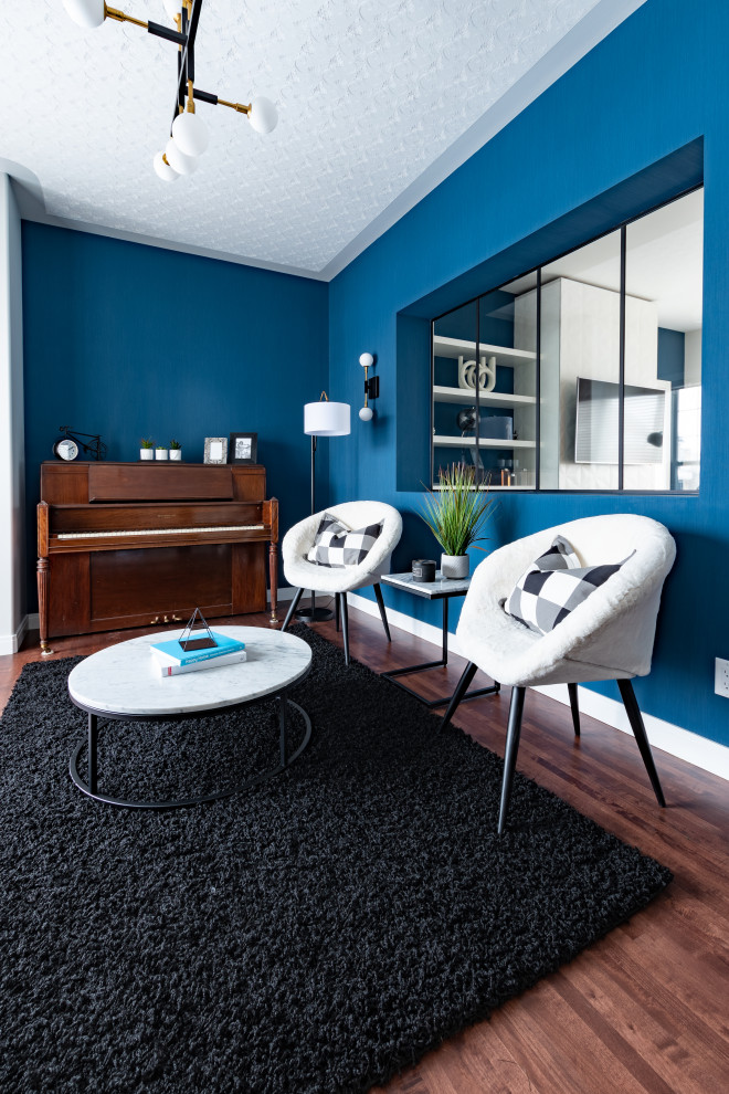 На фото: парадная, открытая гостиная комната среднего размера в стиле модернизм с серыми стенами, темным паркетным полом, фасадом камина из плитки, телевизором на стене и коричневым полом