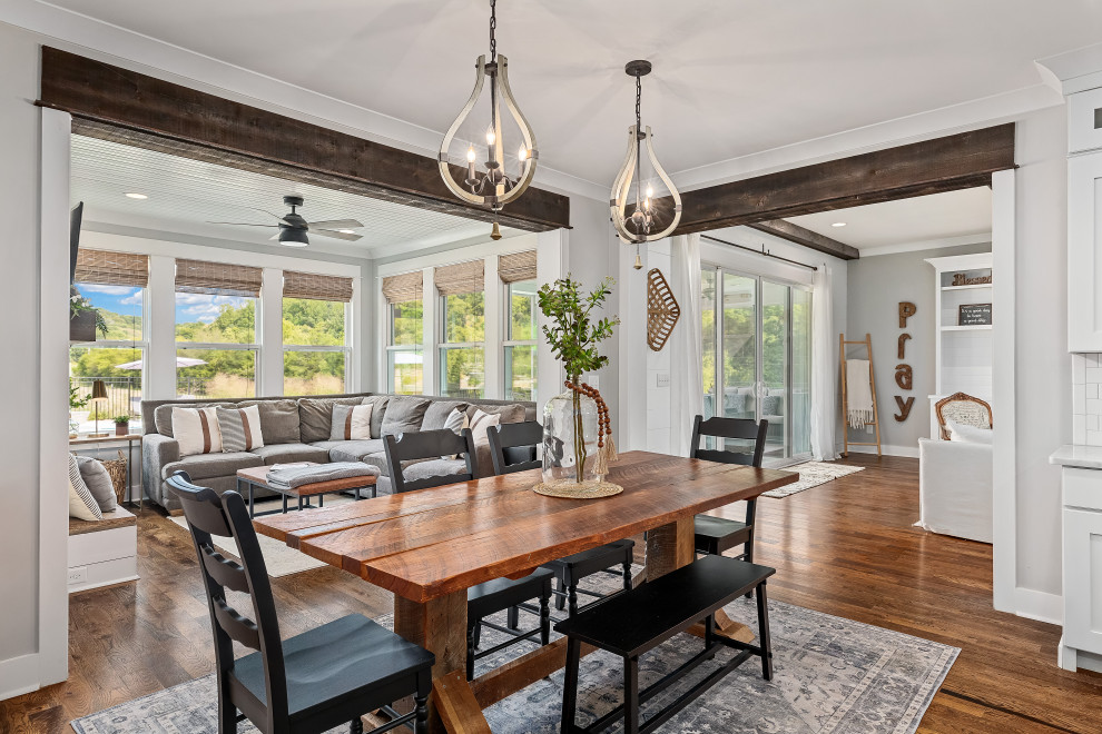 Example of a country dining room design in Nashville