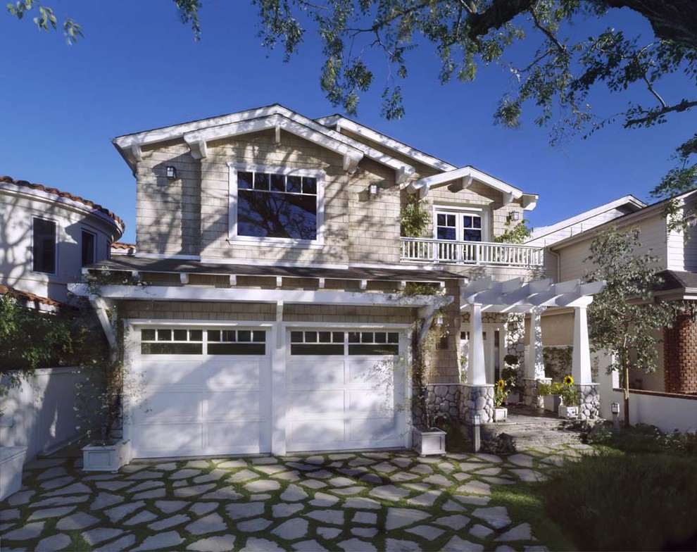Photo of a traditional exterior in Los Angeles.