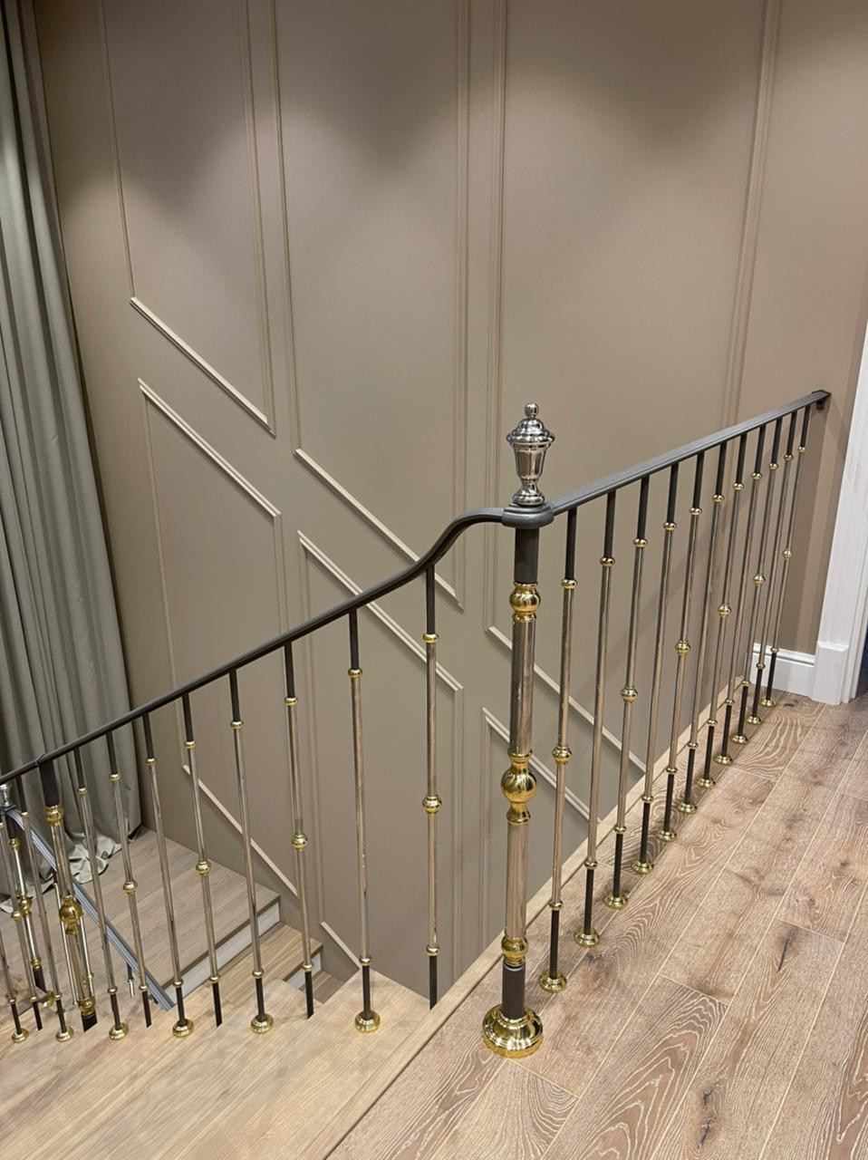 Лестница, латунное ограждение, Grande forge(Франция), коллекция "Гармония"