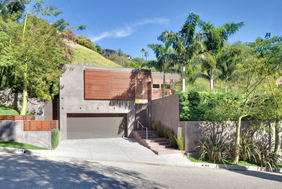 Photo of a contemporary two-storey concrete exterior in Los Angeles with a flat roof.