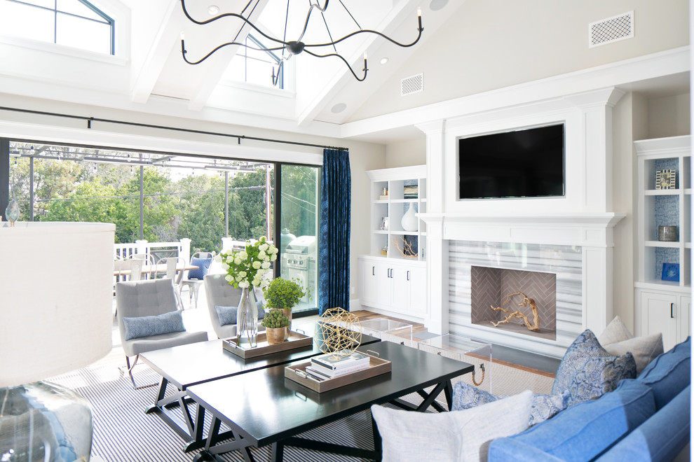 This is an example of a transitional living room in Orange County.