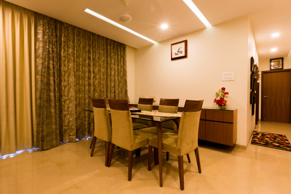 Inspiration for a modern dining room in Mumbai.
