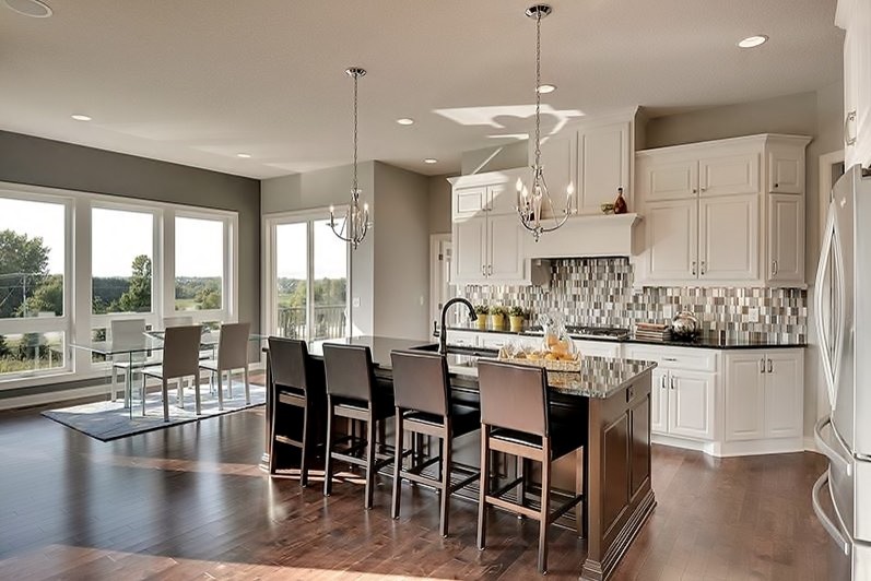 Eat-in kitchen - mid-sized eat-in kitchen idea in Minneapolis with an island