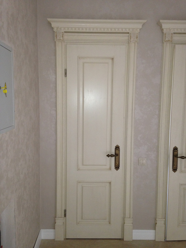 Двери из массива ясеня в классическом стиле