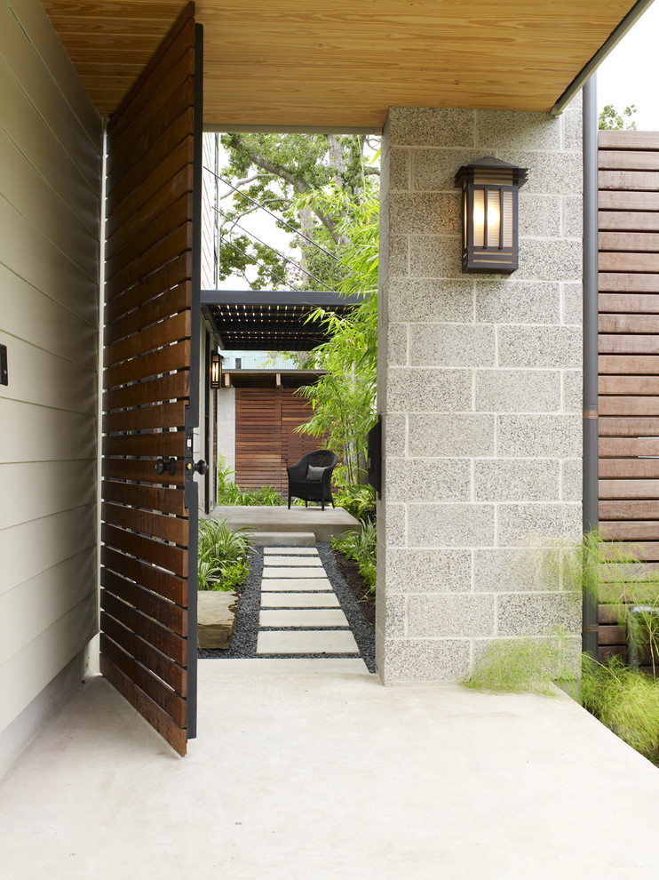 Inspiration for an asian garden in Houston with concrete pavers.