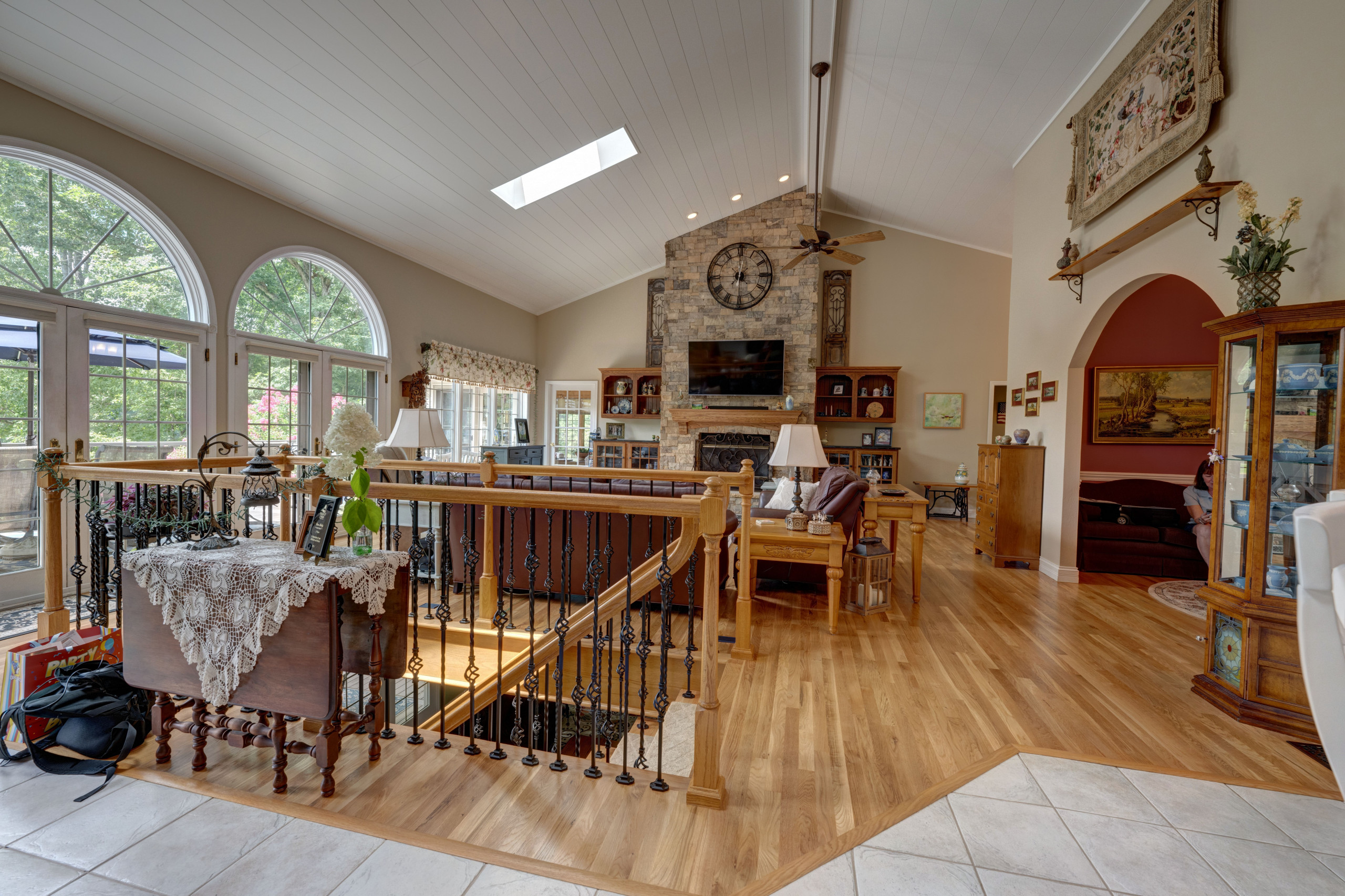 118 Chatham Lane - Ceiling, Fireplace, Floor