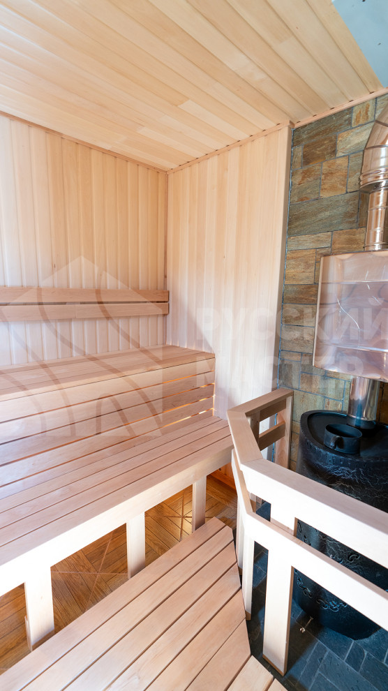 Дом в стиле шале на берегу Правдинского озера