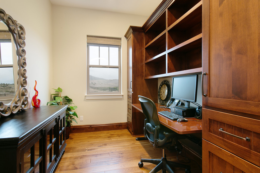 Inspiration for a traditional home office in San Diego.