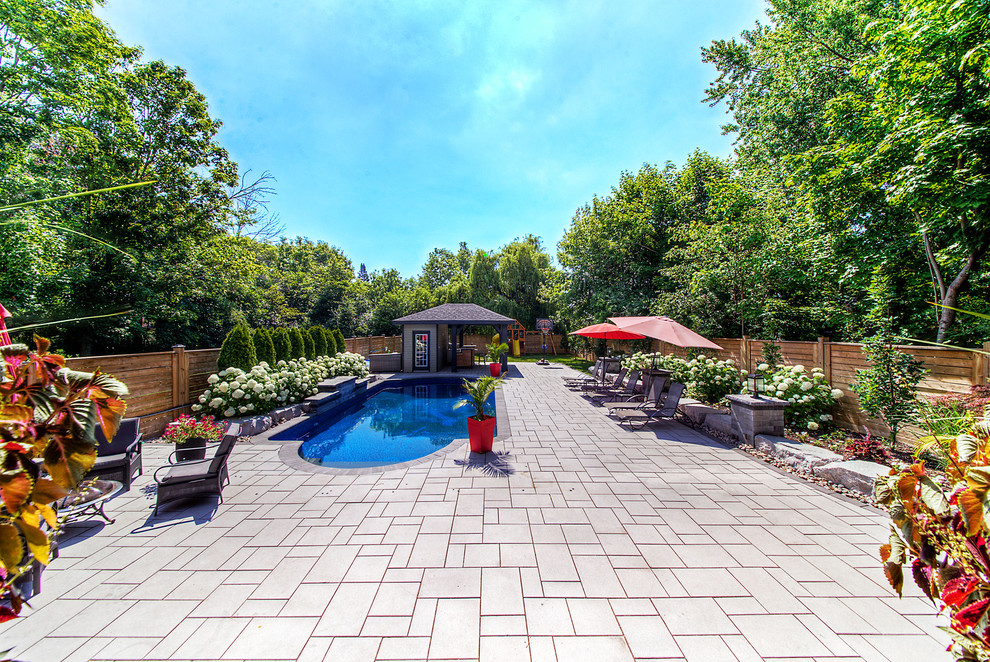 Transitional pool photo in Toronto
