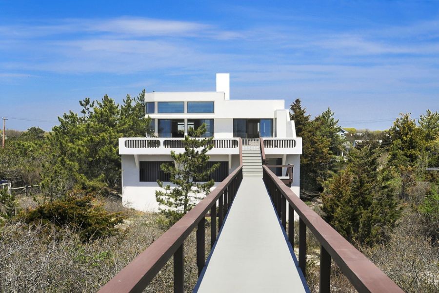 Architect's Toolbox: Bridges That Unite Home and Land