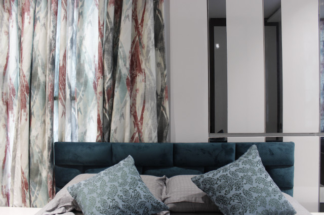 Colour and Light modern-schlafzimmer