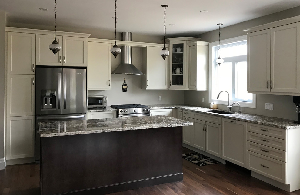 Transitional l-shaped eat-in kitchen photo with shaker cabinets, granite countertops and an island