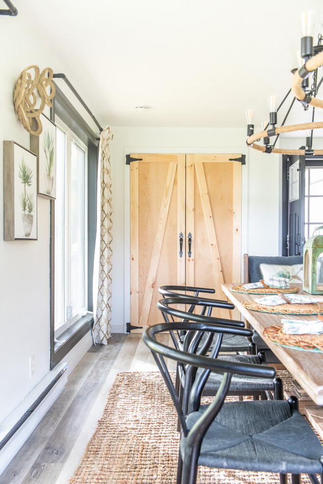 Inspiration for a transitional home design remodel in Toronto