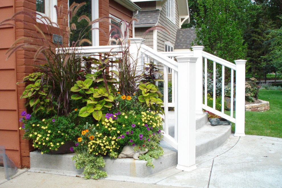 Design ideas for a mid-sized traditional front yard patio in Minneapolis with concrete slab and no cover.