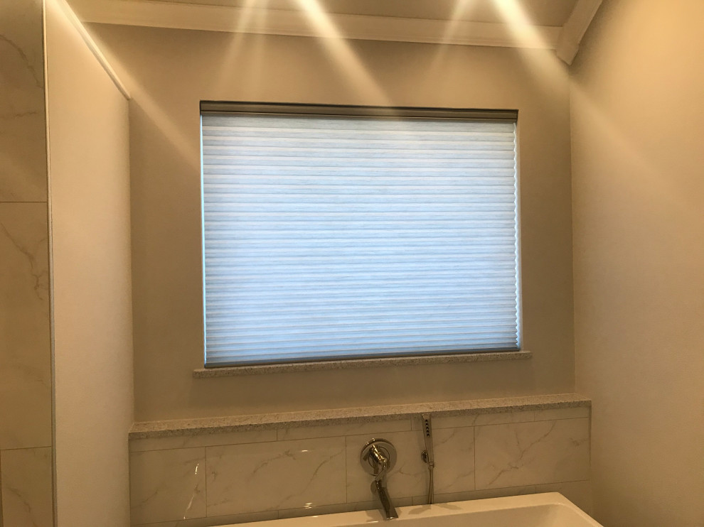 Example of a transitional bathroom design in Dallas