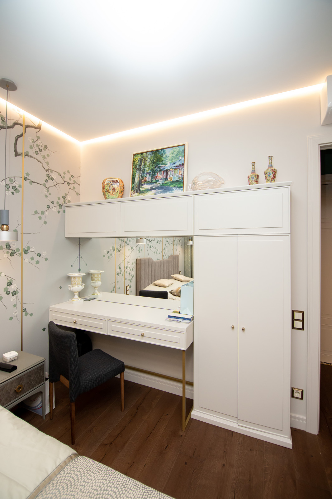 Меблировка спальной комнаты в стиле неоклассика