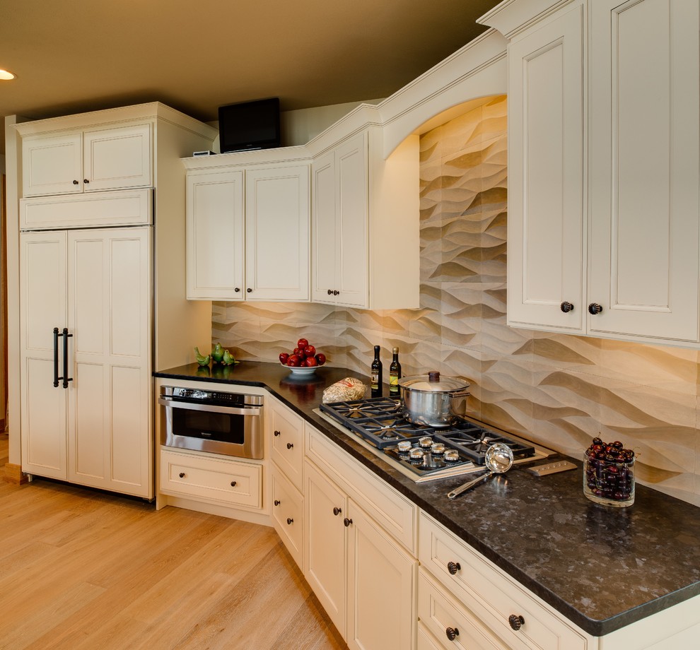 Transitional kitchen photo in Grand Rapids