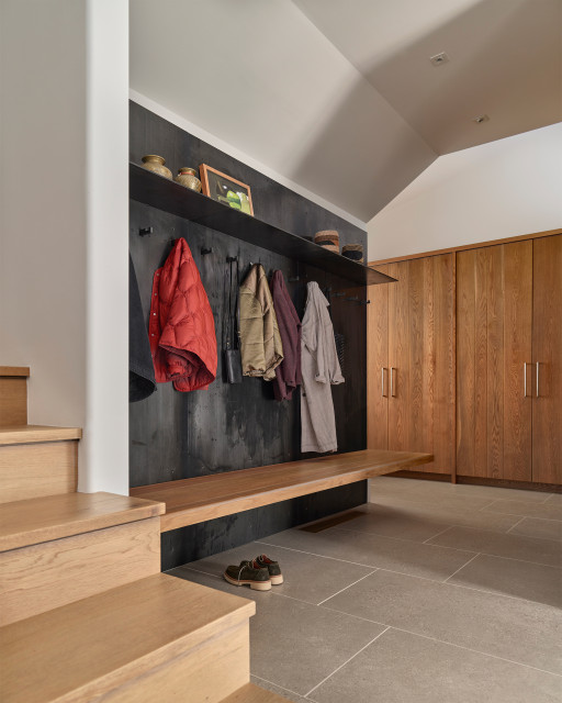 Mudroom contemporary-entre